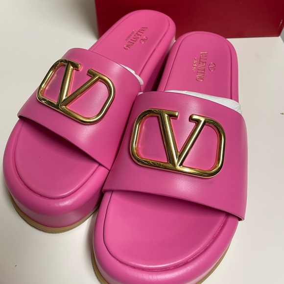 Valentino Garavani
Leather Platform Logo Slides - Picture 2 of 11